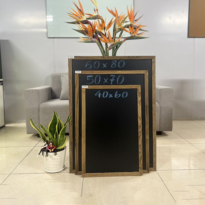 bảng đen vuông nhỏ khung gỗ để bàn trang trí